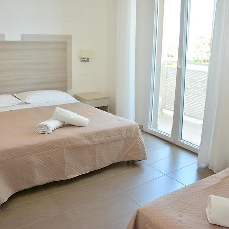 Hotel Marisa Riccione Bagian luar foto